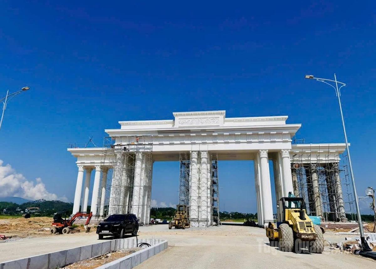 Cổng chào Victoria dự án Danko Center - Hoàn thành thi công đầu tháng 11/2025.