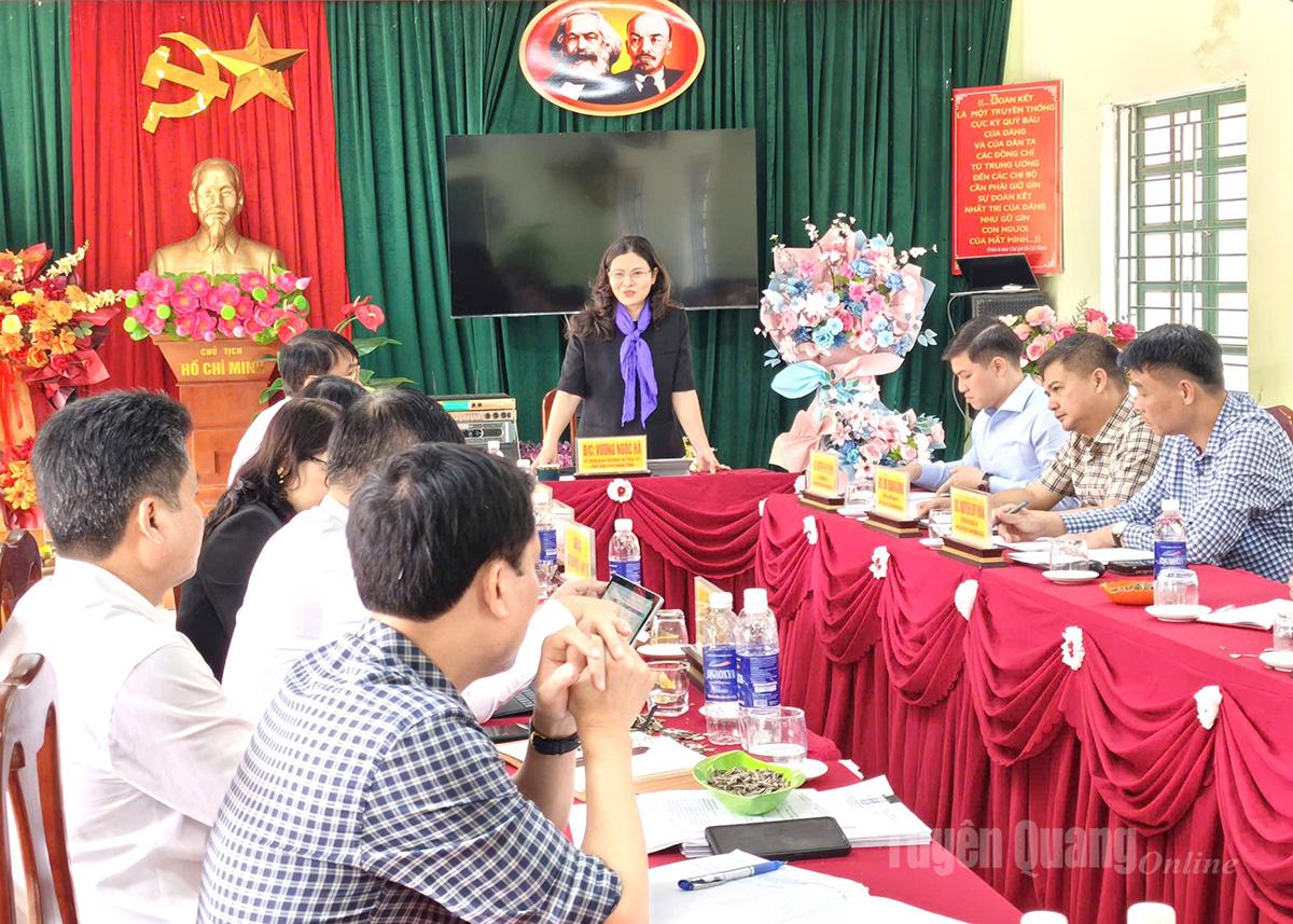 Toàn cảnh buổi làm việc.