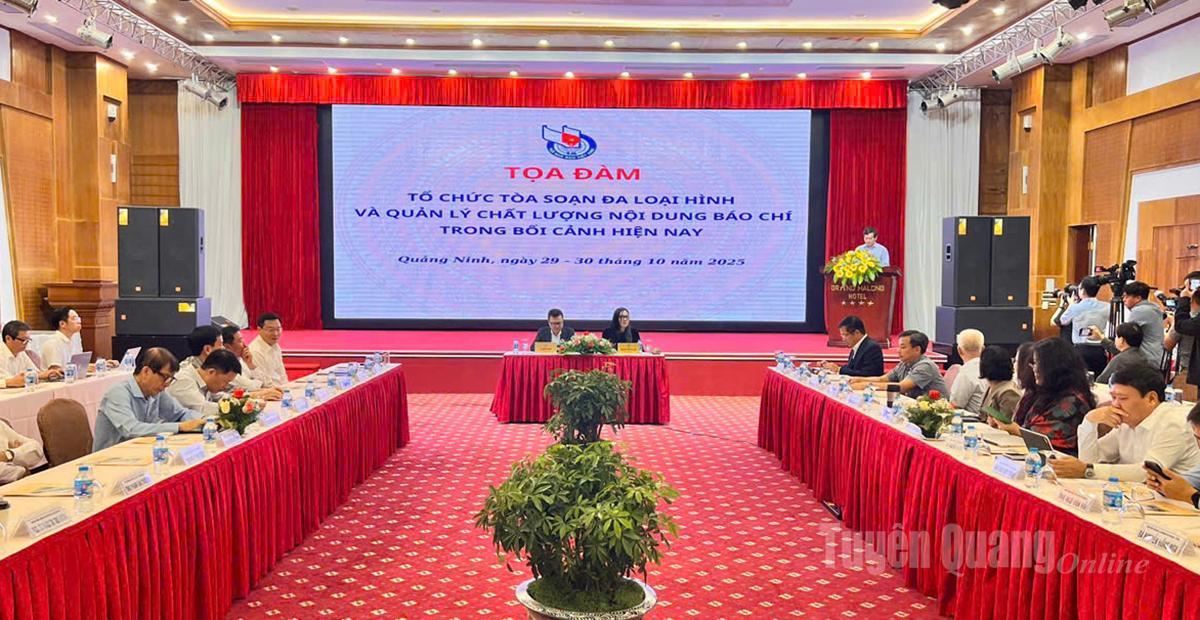 Các đại biểu dự tọa đàm.