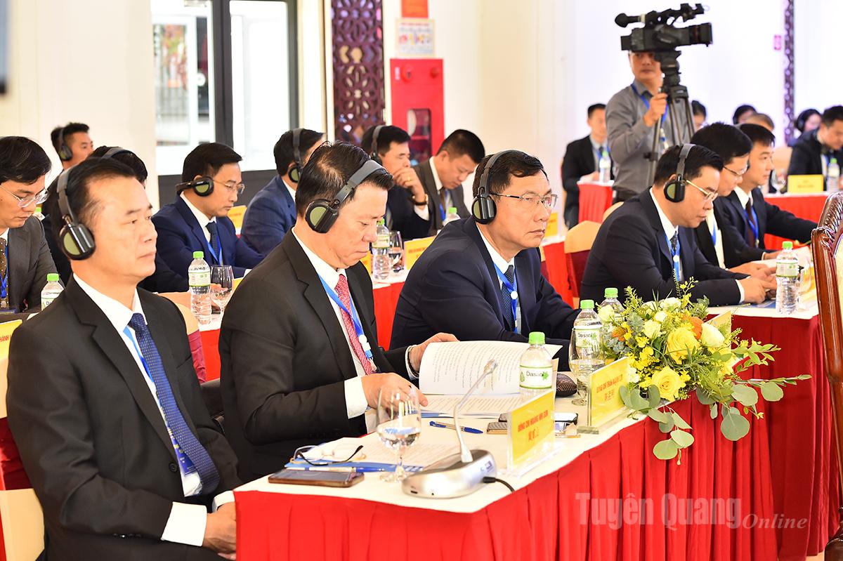 Các đồng chí Ủy viên Ban Thường vụ Tỉnh ủy dự hội nghị.