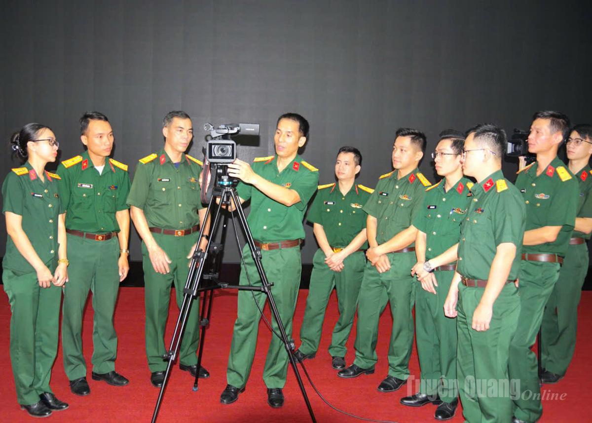 Các học viên tham gia lớp tập huấn.