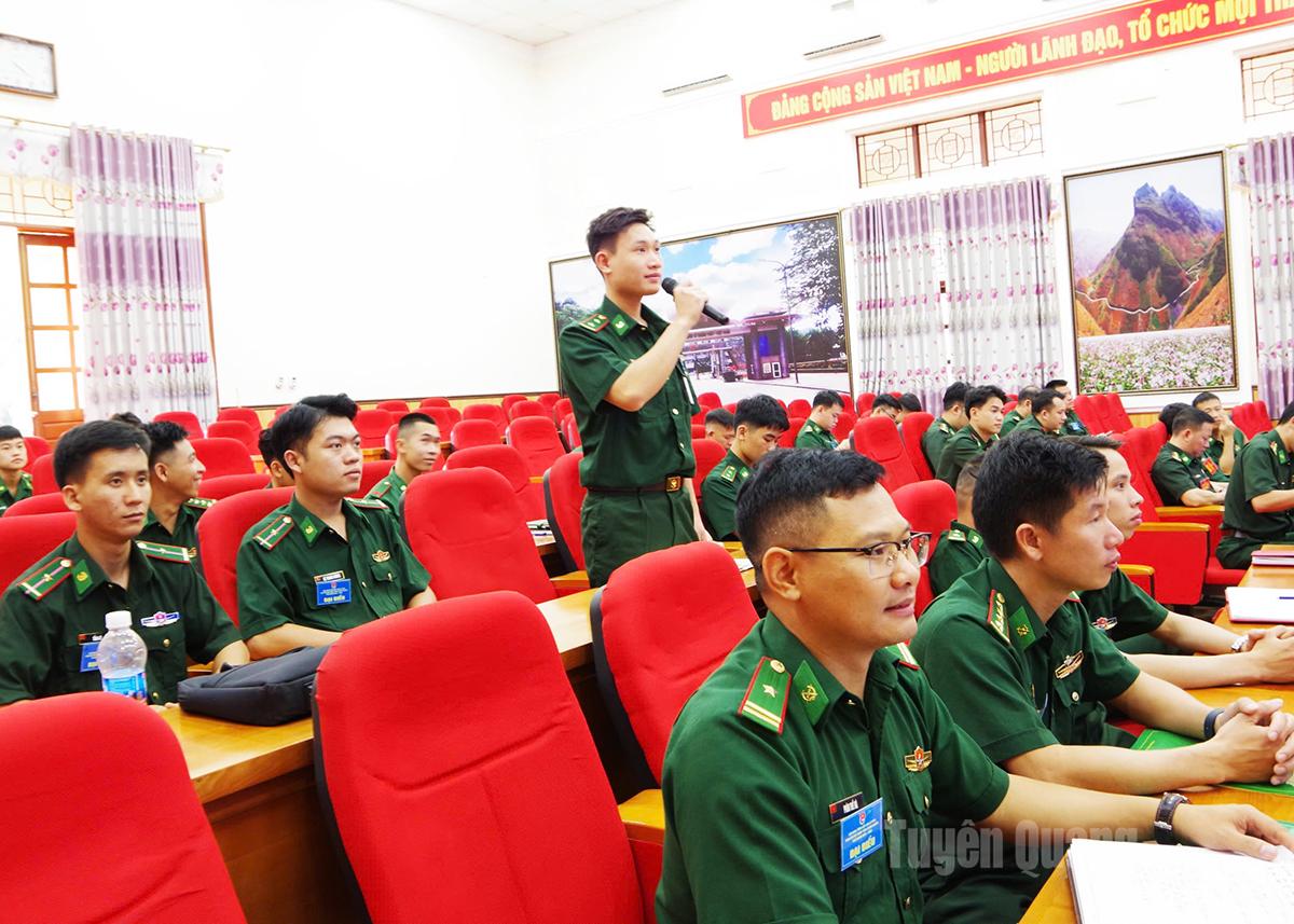 Đại biểu thảo luận tại hội nghị.