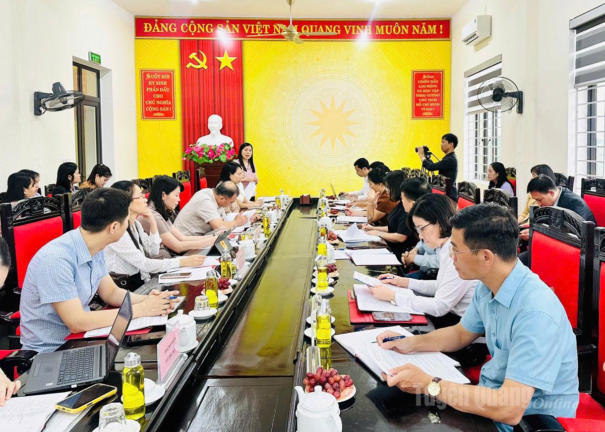 Quang cảnh buổi làm việc.