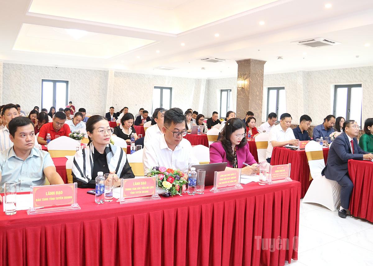 Các đại biểu tham dự hội nghị.