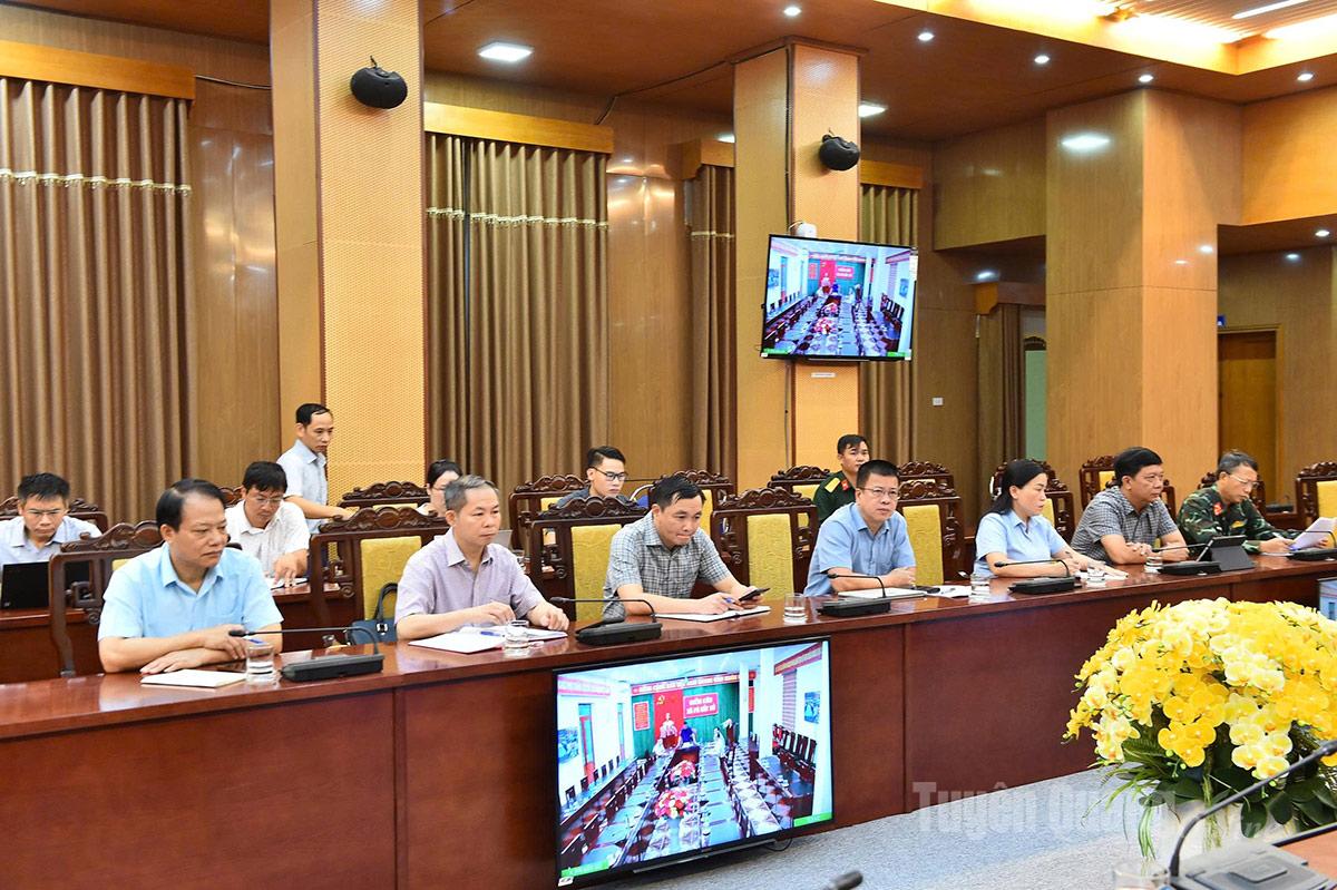 Lãnh đạo các sở, ngành dự họp tại điểm cầu tỉnh. Ảnh: Thanh Phúc
