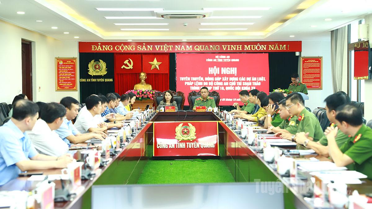 Toàn cảnh hội nghị.