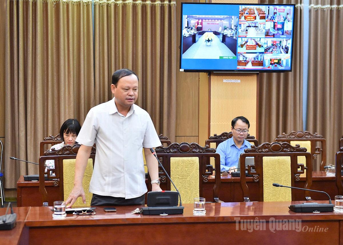 Đồng chí Nguyễn Mạnh Tuấn, Ủy viên Ban Thường vụ Tỉnh ủy, Phó Chủ tịch Thường trực UBND tỉnh phát biểu tại cuộc họp.