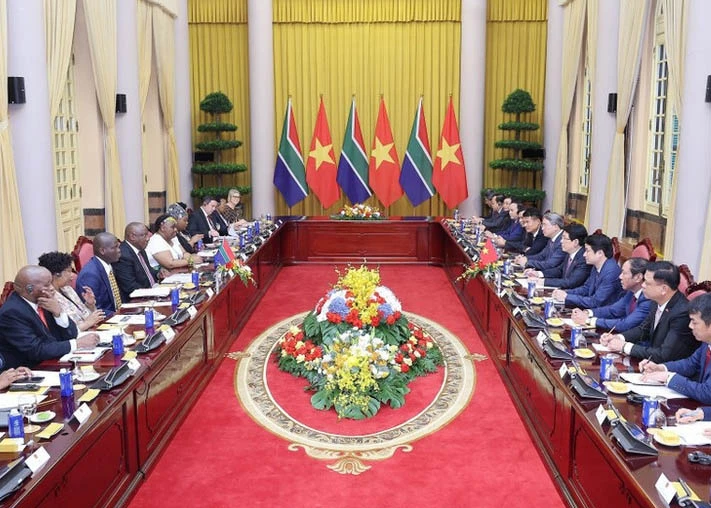 At the talks in Ha Noi on October 23 between Viet Nams State President Luong Cuong and South African President Matamela Cyril Ramaphosa. (Photo: VNA)