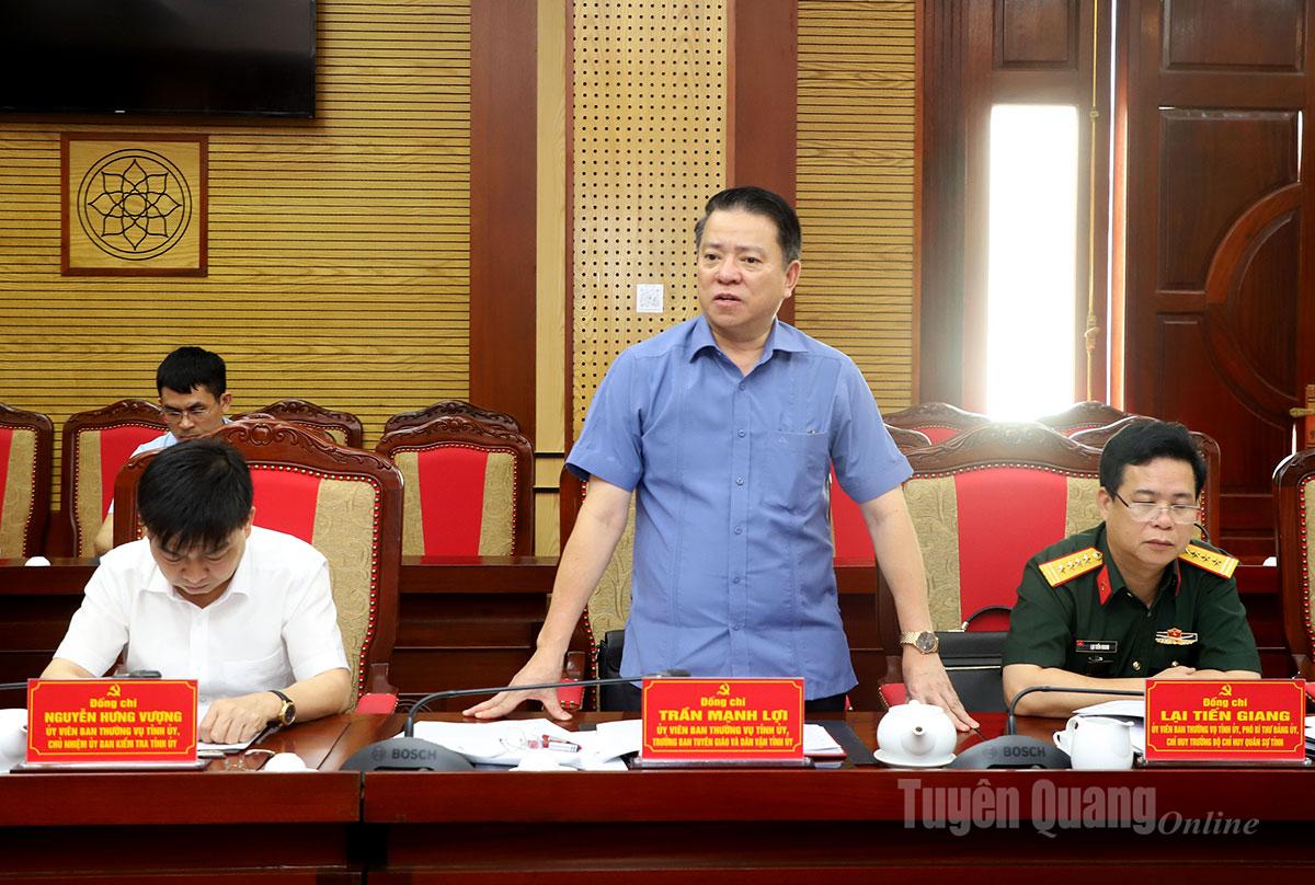 Trưởng ban Tuyên giáo và Dân vận Tỉnh ủy Trần Mạnh Lợi thảo luận tại phiên họp