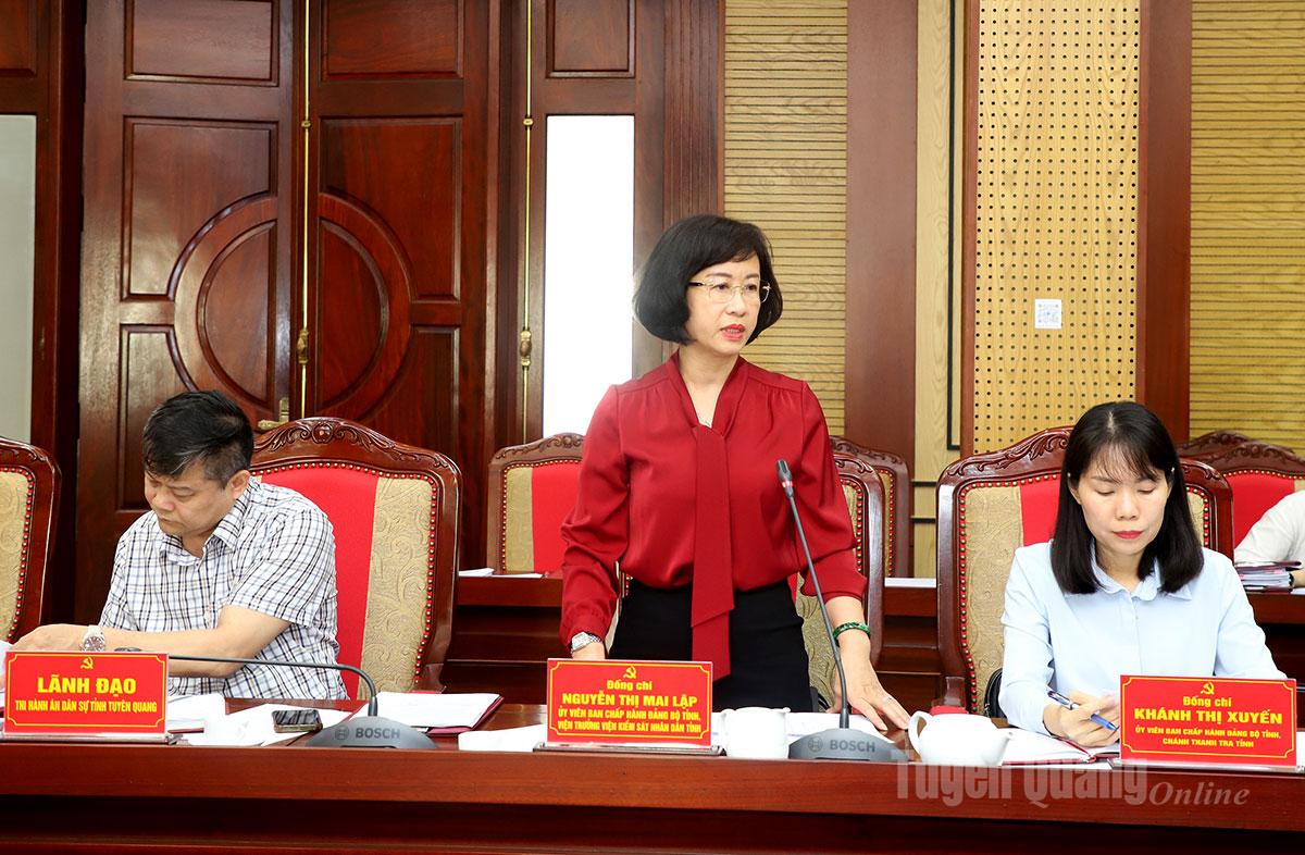 Viện trưởng Viện Kiểm sát Nhân dân tỉnh Nguyễn Thị Mai Lập thảo luận tại phiên họp