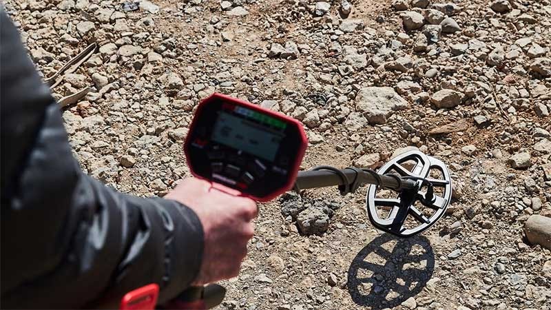 Máy dò kim loại Minelab