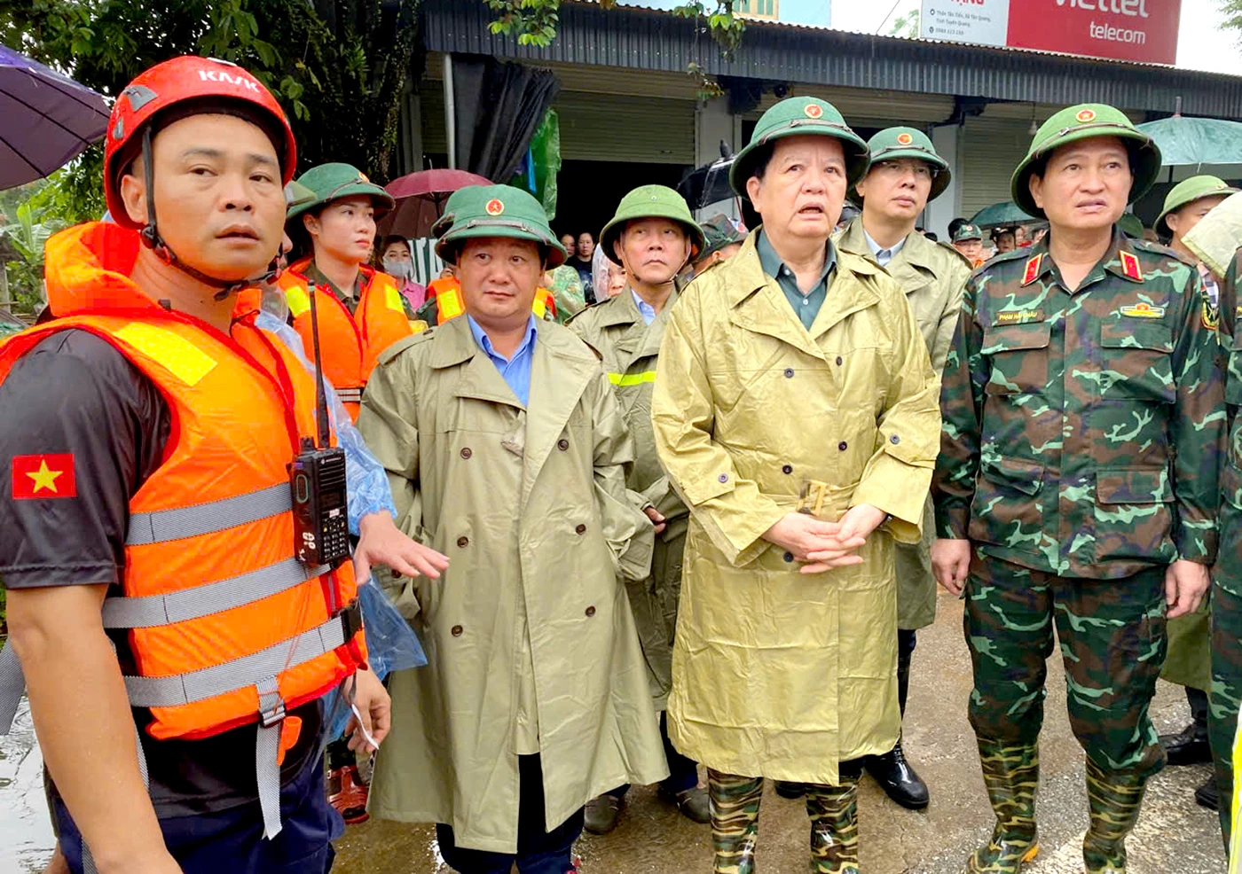 Phó Thủ tướng Chính phủ đã đến kiểm tra tình hình mưa lũ và công tác phòng, chống, khắc phục hậu quả thiên tai tại xã Tân Quang