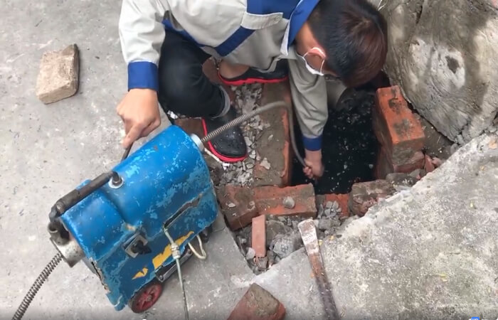 thông tắc cống