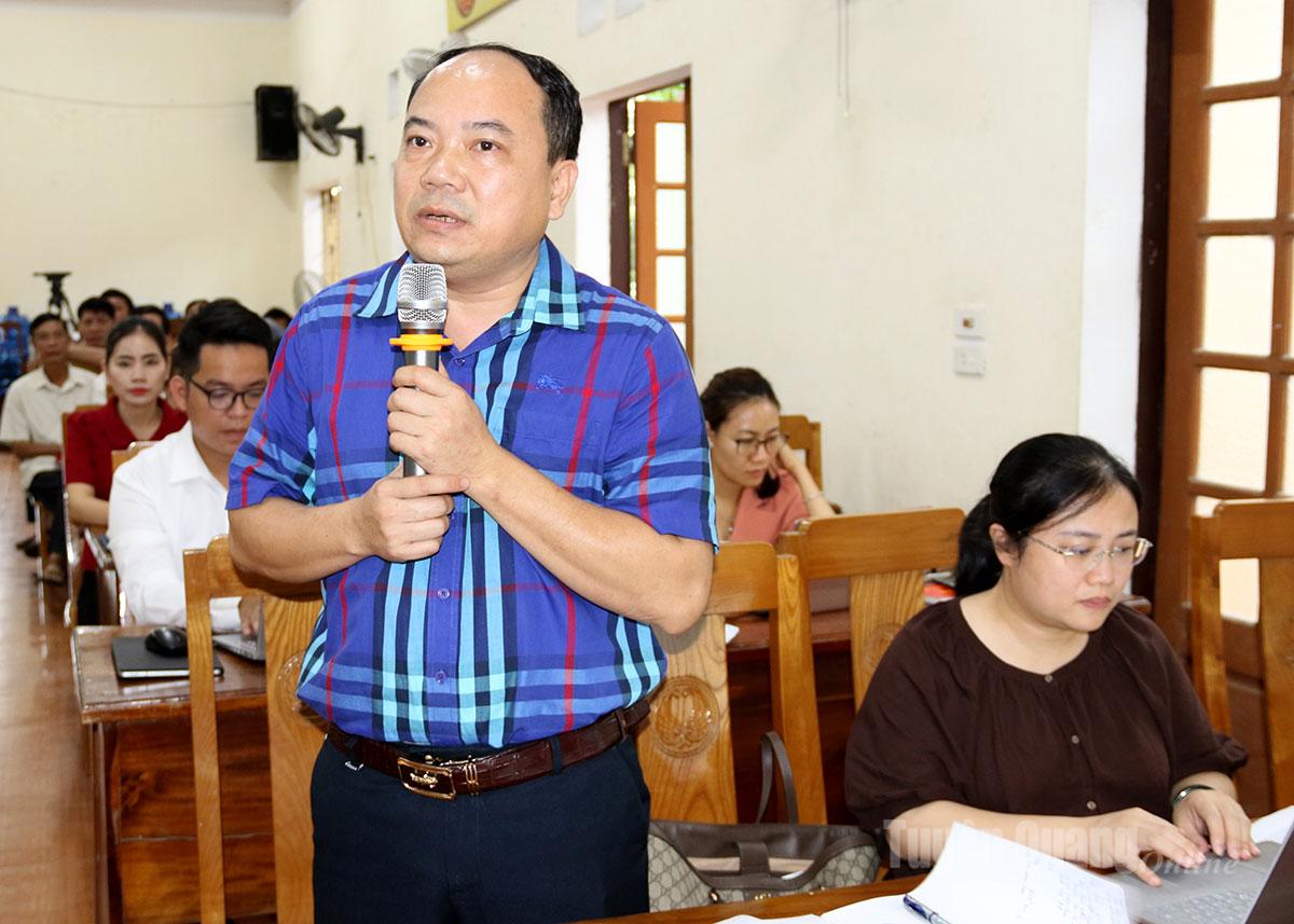 Lãnh đạo UBND phường Mỹ Lâm tham gia ý kiến việc quy hoạch nghĩa trang, bãi rác, cấp giấy chứng nhận quyền sử dụng đất cho người dân.