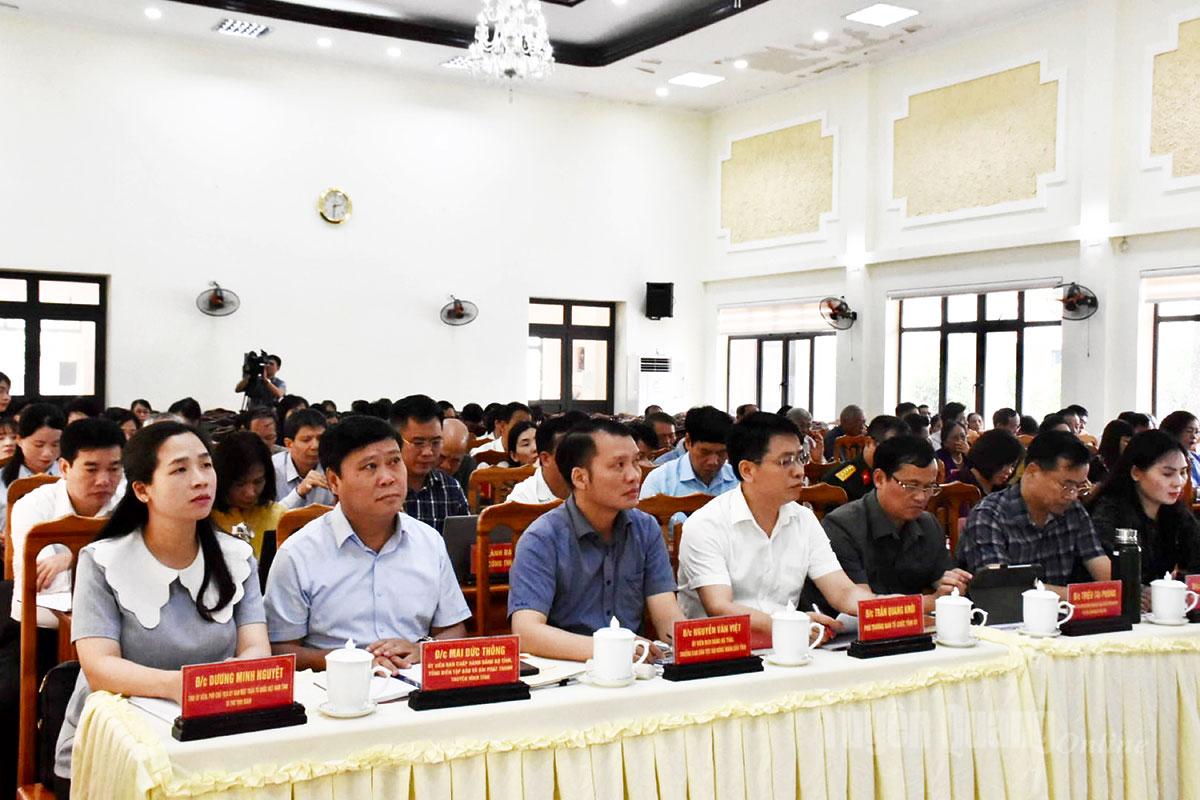 Các đại biểu dự hội nghị.
