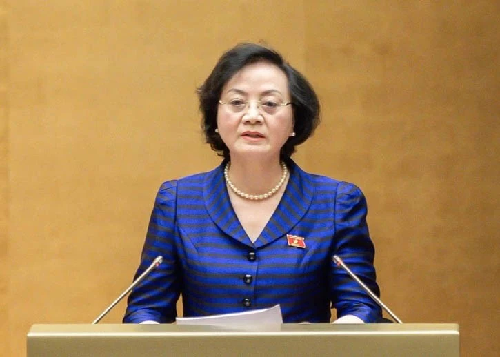 Minister of Home Affairs Pham Thi Thanh Tra presents the proposal on the draft amended Law on Public Employees at the 15th National Assemblys 10th session on October 22, 2025. (Photo: VNA)