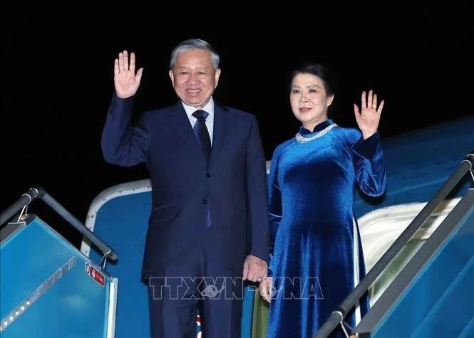 General Secretary of the Communist Party of Viet Nam (CPV) Central Committee To Lam and his spouse Ngo Phuong Ly depart Ha Noi on October 28 for a three-day official visit to the UK. (Photo: VNA)