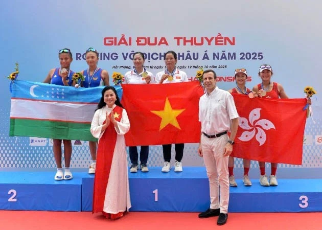 A medal ceremony at the 2025 Asian Rowing Championships in Hai Phong.