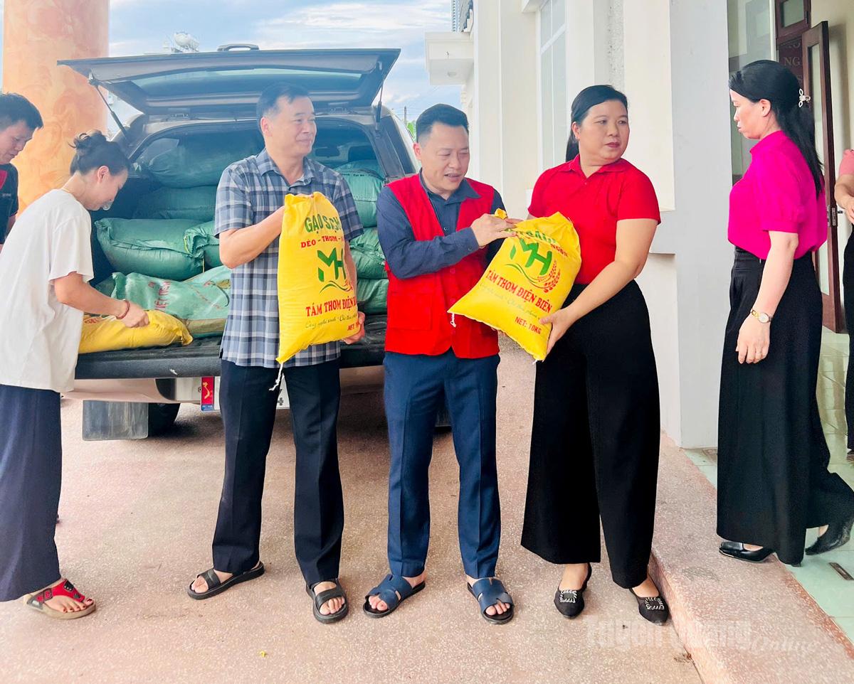 Lô hàng đầu tiên đã được tiếp nhận gồm 1 tấn gạo do HTX SÁNG NHUNG tài trợ. Ảnh: Hội CTĐ