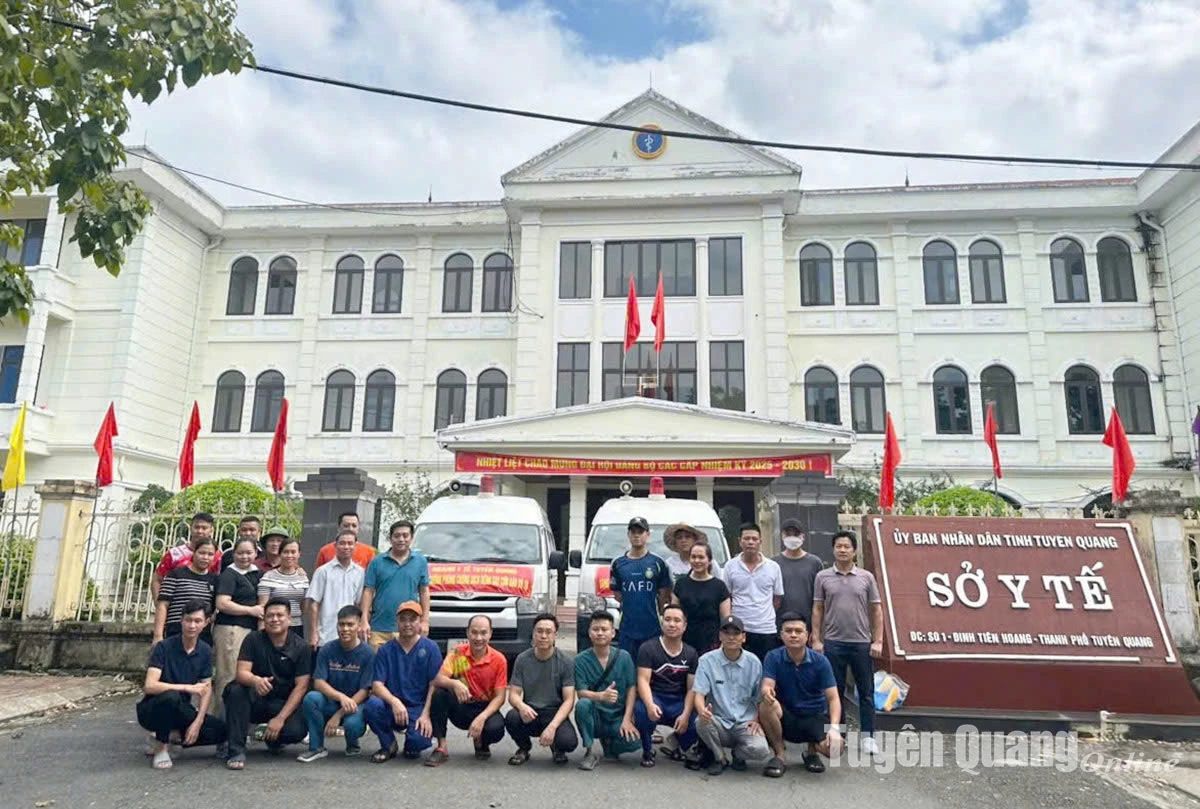 Chiều 2-10, cán bộ Sở Y tế Tuyên Quang lên đường hỗ trợ Hà Giang (cũ) phòng chống dịch bệnh sau cơn bão số 10. Ảnh: Trang Hoàng