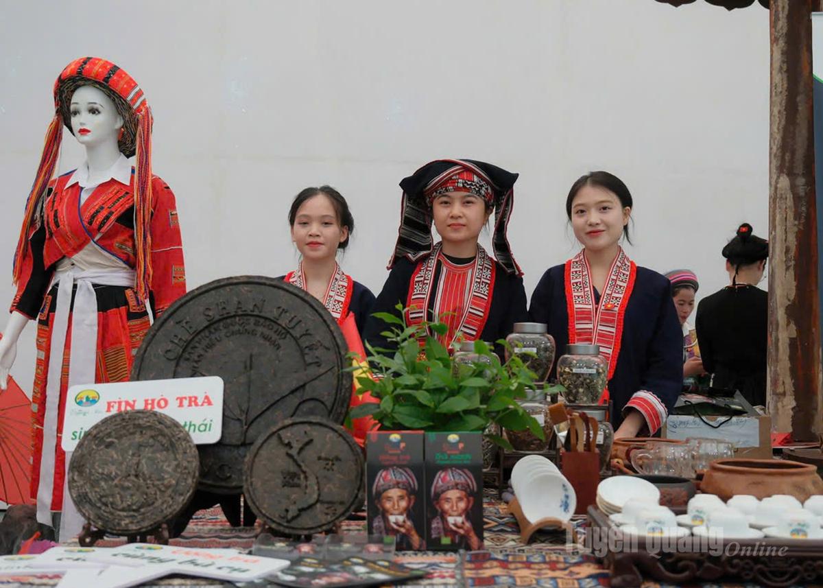 Hội thi không chỉ là nơi thể hiện kỹ thuật pha chế các loại trà Shan tuyết đặc sản, mà còn là một dịp để quảng bá đặc sản, vùng đất, con người Tuyên Quang.