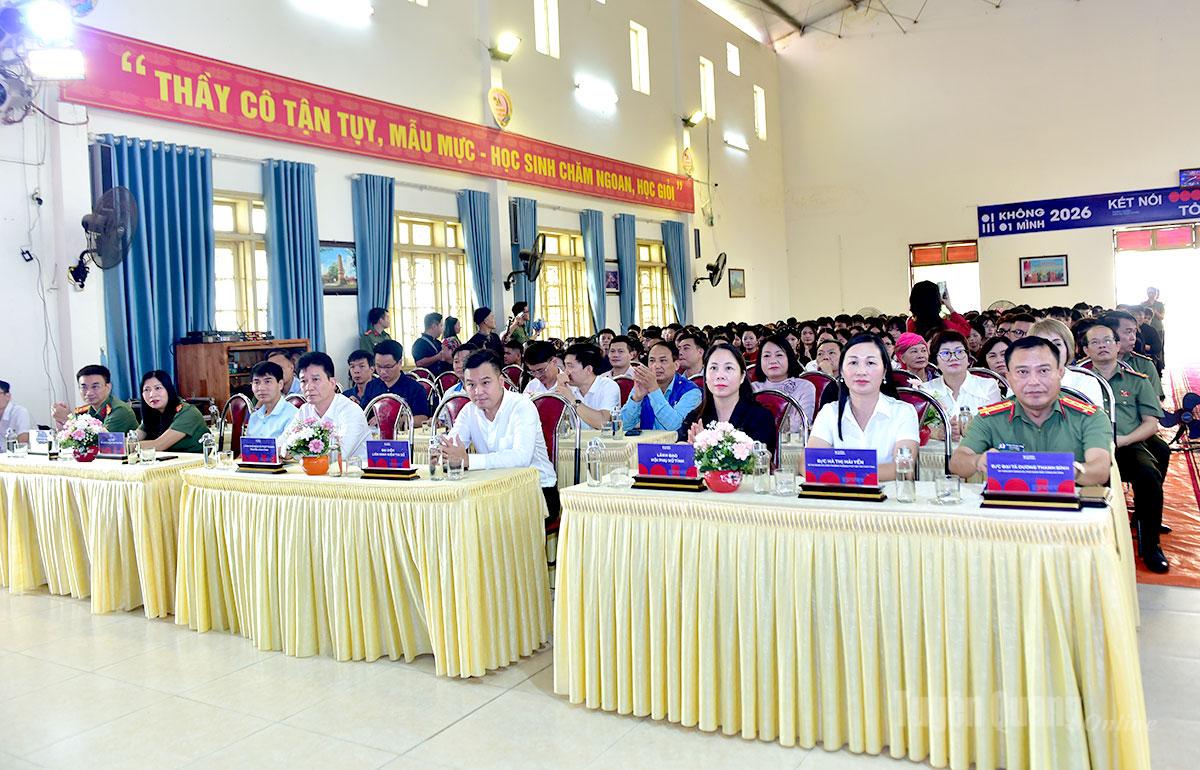 Các đại biểu dự chương trình.