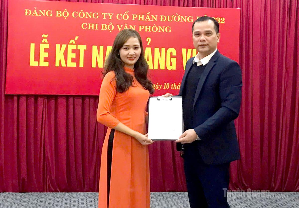 Đảng bộ Công ty cổ phần Đường bộ 232 tổ chức Lễ kết nạp đảng viên mới.