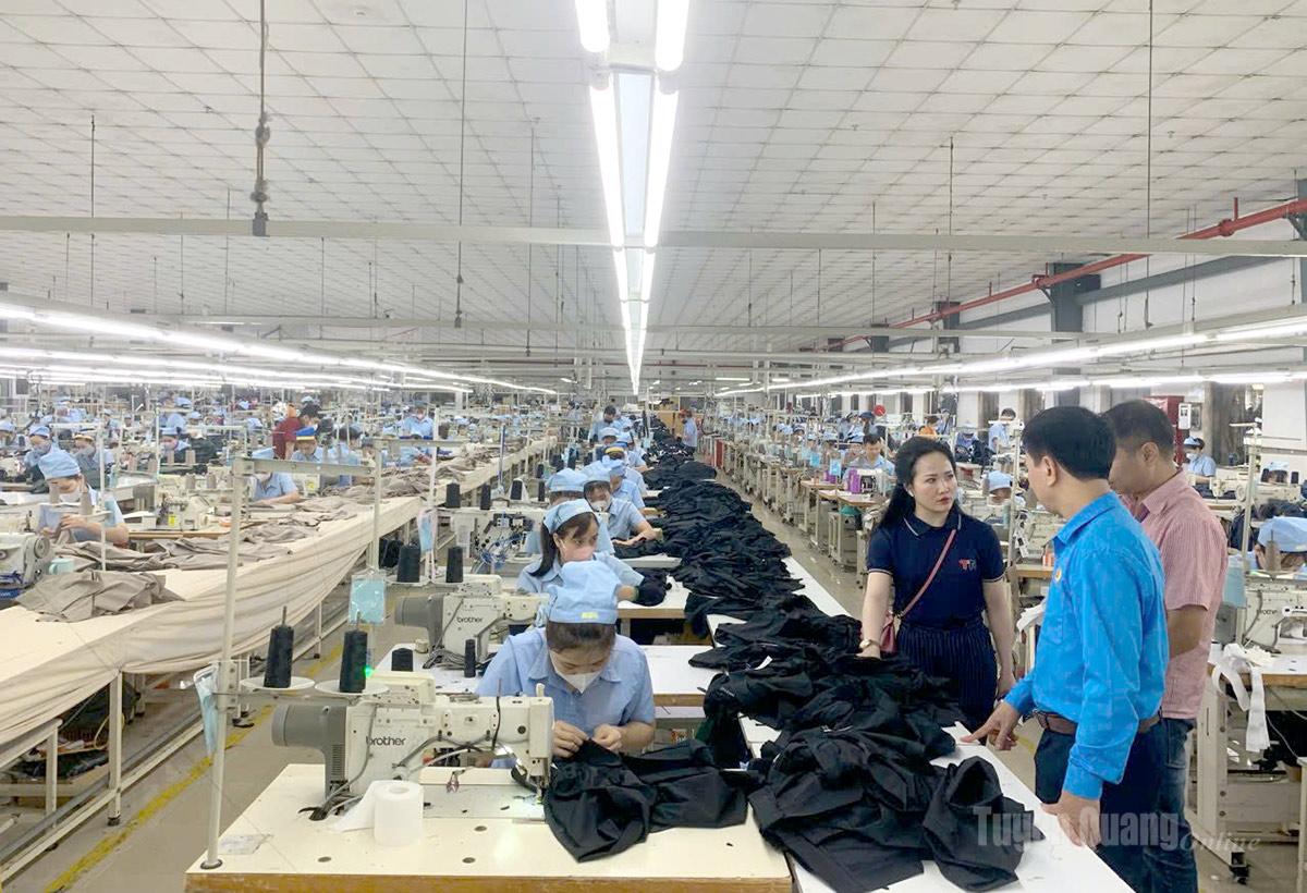 Công ty TNHH 
MSA-YB 
khu công nghiệp 
Long Bình An 
may xuất khẩu 
cho thị trường Mỹ.