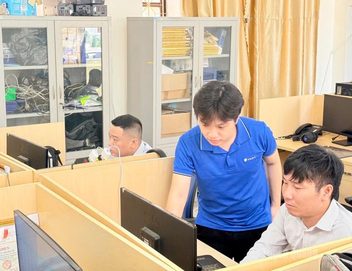 Kỹ sư công nghệ Chi nhánh VNPT Tuyên Quang hỗ trợ triển khai Khung kiến trúc tổng thể quốc gia số phiên bản 1.0.