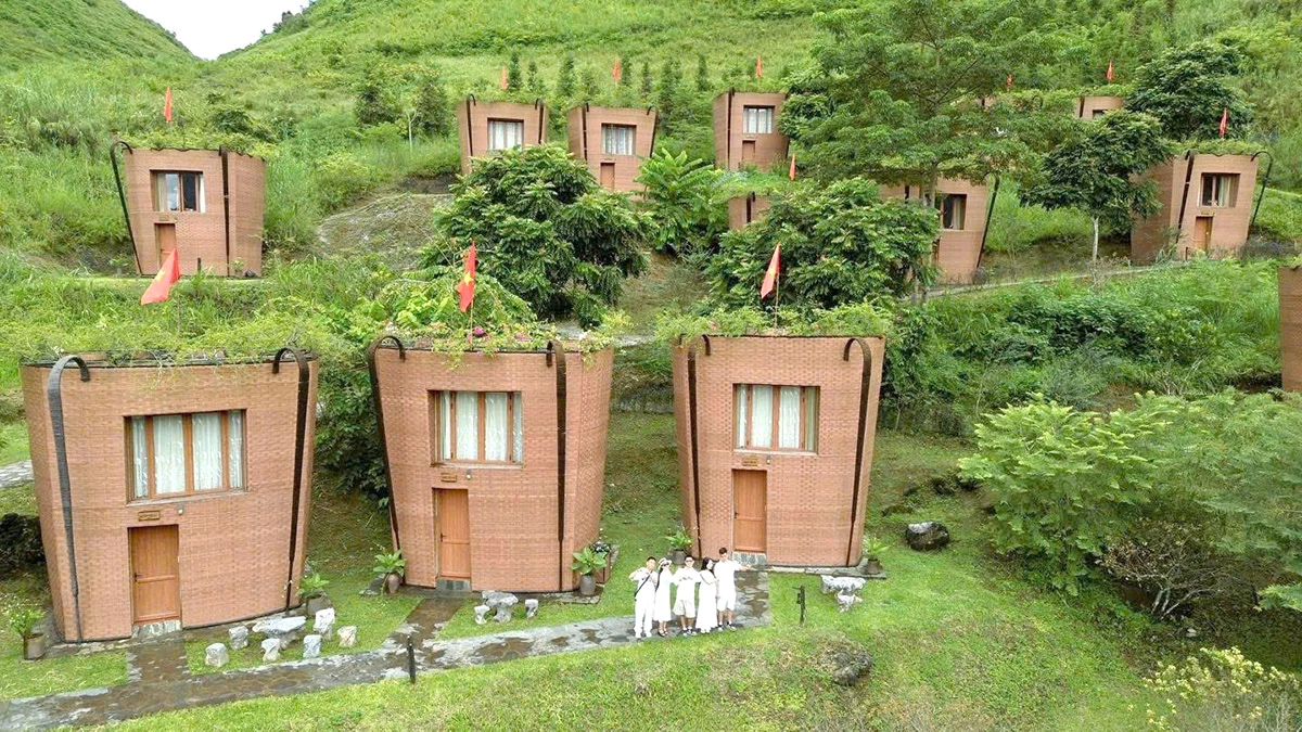 Những căn bungalow hình chiếc quẩy tấu tạo điểm nhấn cho điểm du lịch, nghỉ dưỡng.