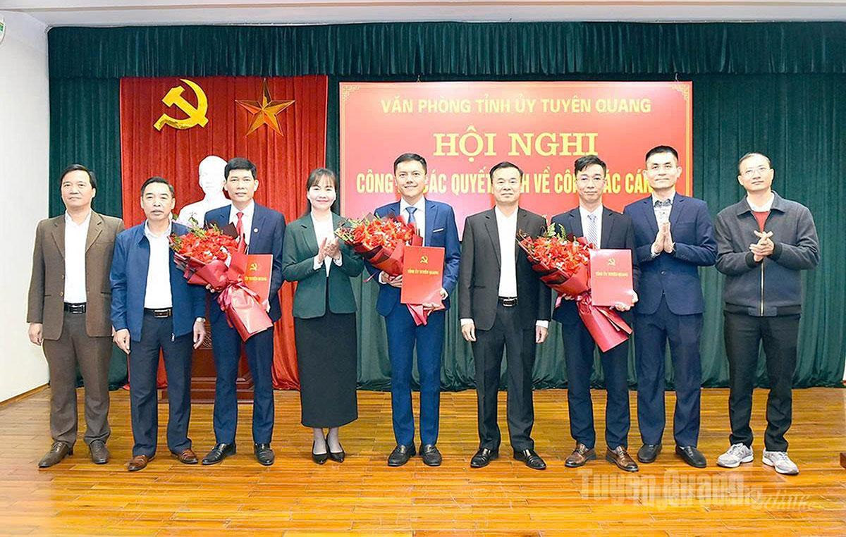 Đội ngũ cán bộ Văn phòng Tỉnh ủy được kiện toàn nhằm hoạt động hiệu lực, hiệu quả.