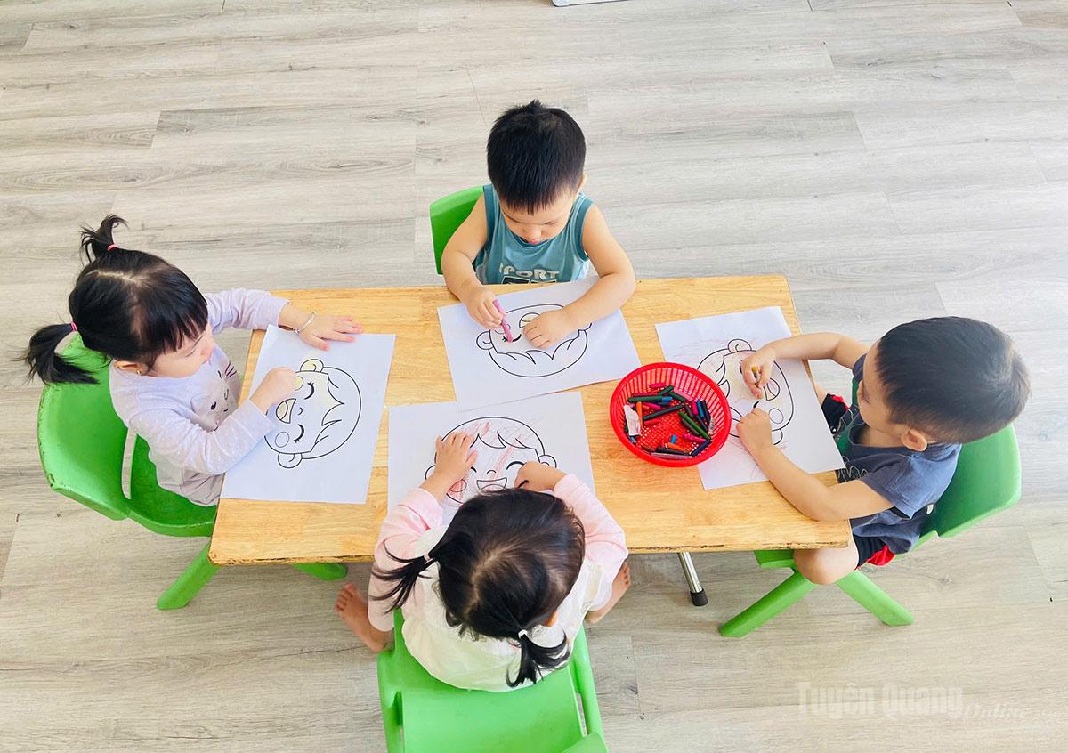 Để trẻ tự lập những việc nhỏ trong cuộc sống sẽ giúp trẻ hình thành tính chủ động và trách nhiệm ngay từ sớm.