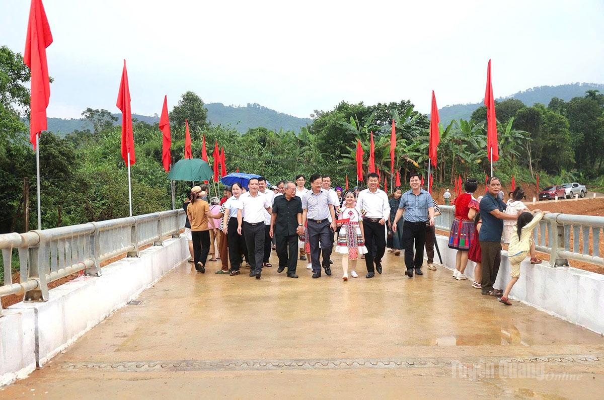 Sau thời gian nỗ lực của cấp ủy, chính quyền xã Đồng Tâm và sự đồng thuận của Nhân dân, 
cây cầu dân sinh ở thôn Đoàn Kết đã hoàn thành, đưa vào sử dụng.