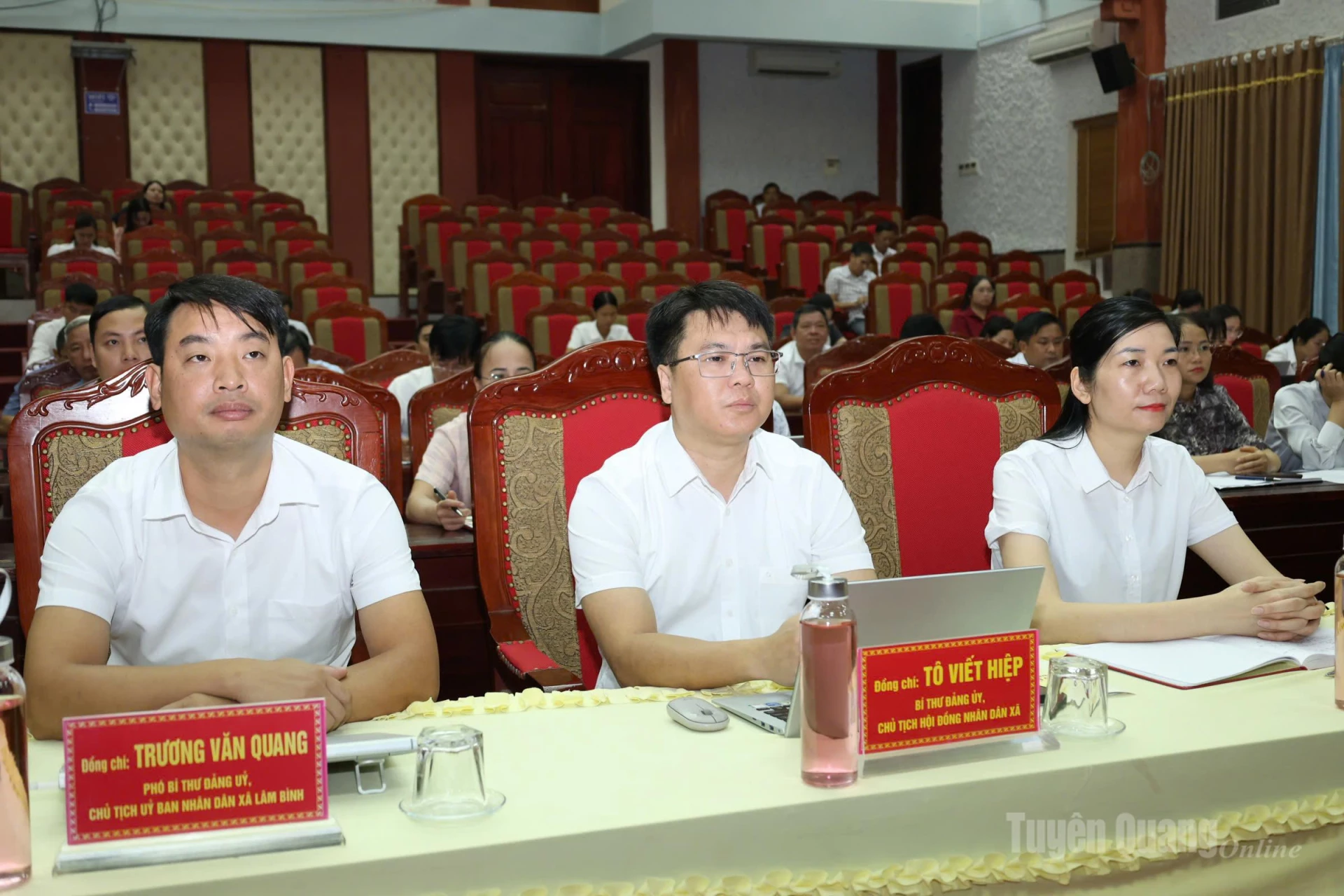 Các đại biểu dự tại điểm cầu xã Lâm Bình.