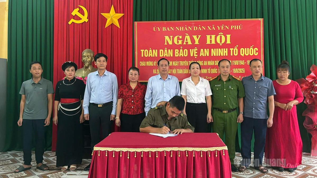 Thôn Ngòi Sen tổ chức ký cam kết toàn dân bảo vệ an ninh tổ quốc tại Ngày hội toàn dân bảo vệ an ninh Tổ quốc.