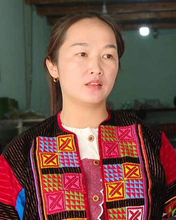 Chị Là Thị Lanh, chủ xưởng sản xuất bánh đá Phố Bảng
