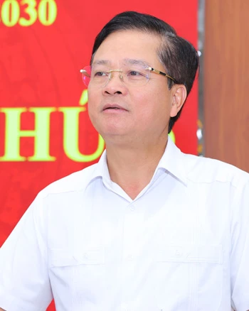 Đồng chí Trần Quang Minh, ủy viên Ban Thường vụ Tỉnh ủy, 
Trưởng Ban Tổ chức Tỉnh ủy Tuyên Quang