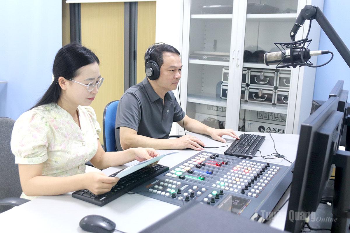 Thiết bị hiện đại góp phần nâng cao chất lượng từng chương trình phát thanh.