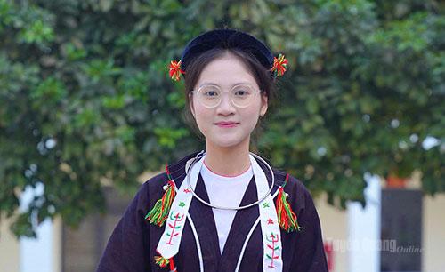 em Lê Thị Ánh Xuân, dân tộc Sán Dìu, lớp 12E, trường Phổ thông Dân tộc
nội trú THPT tỉnh Tuyên Quang.