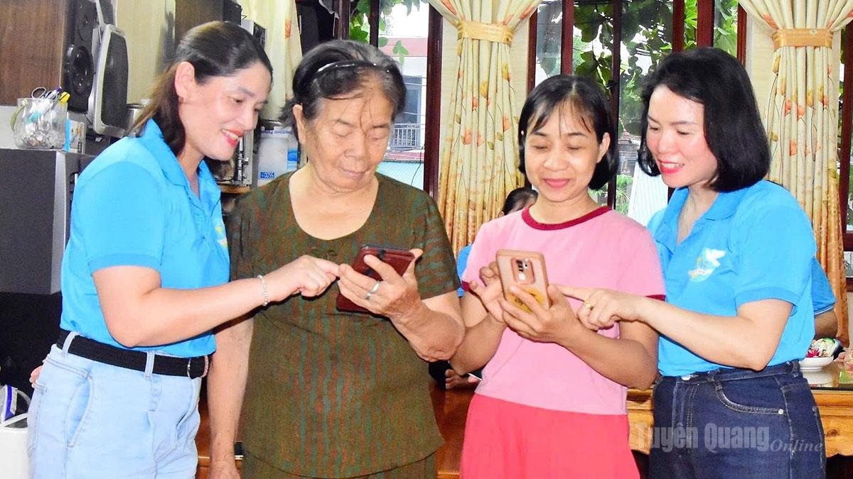 Chi hội Phụ nữ tổ dân phố 12, phường An Tường đẩy mạnh tuyên truyền, hướng dẫn hội viên tiếp cận kỹ năng số.