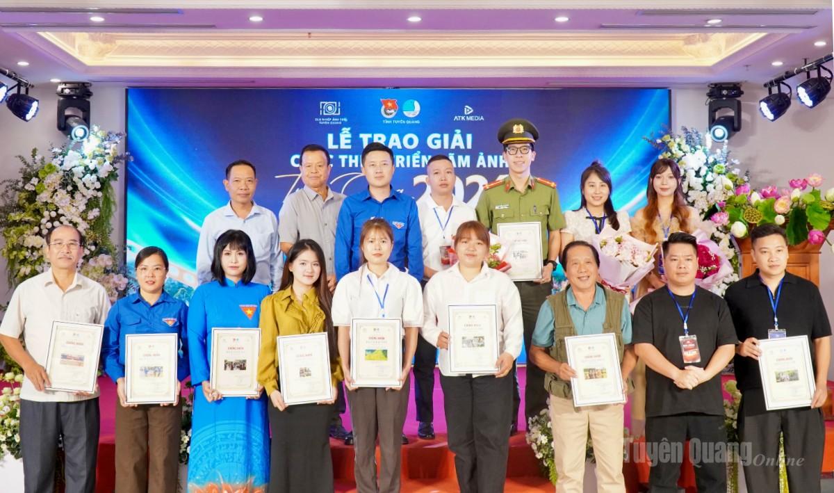 Các tác giả đoạt giải tại Cuộc thi.