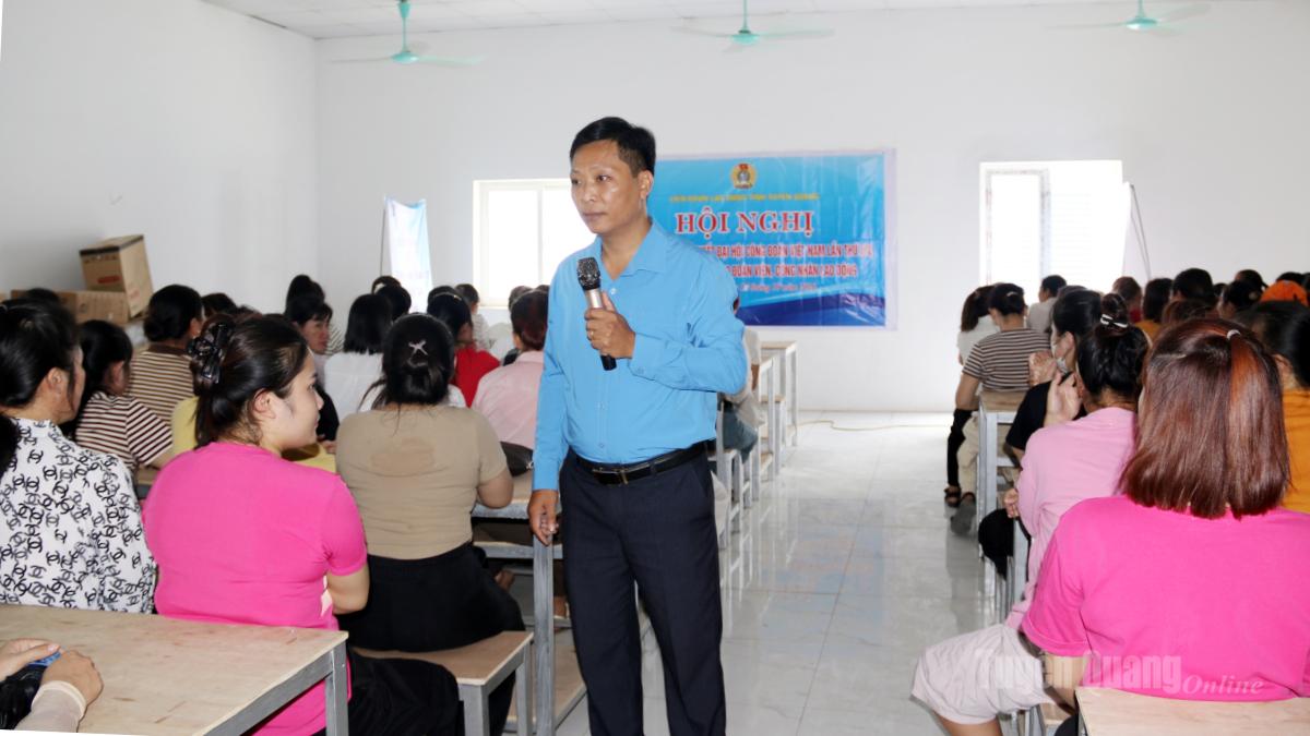 Lãnh đạo LĐLĐ tỉnh Tuyên Quang truyền đạt các nội dung trọng tâm của Nghị quyết Đại hội Công đoàn Việt Nam lần thứ XIV.