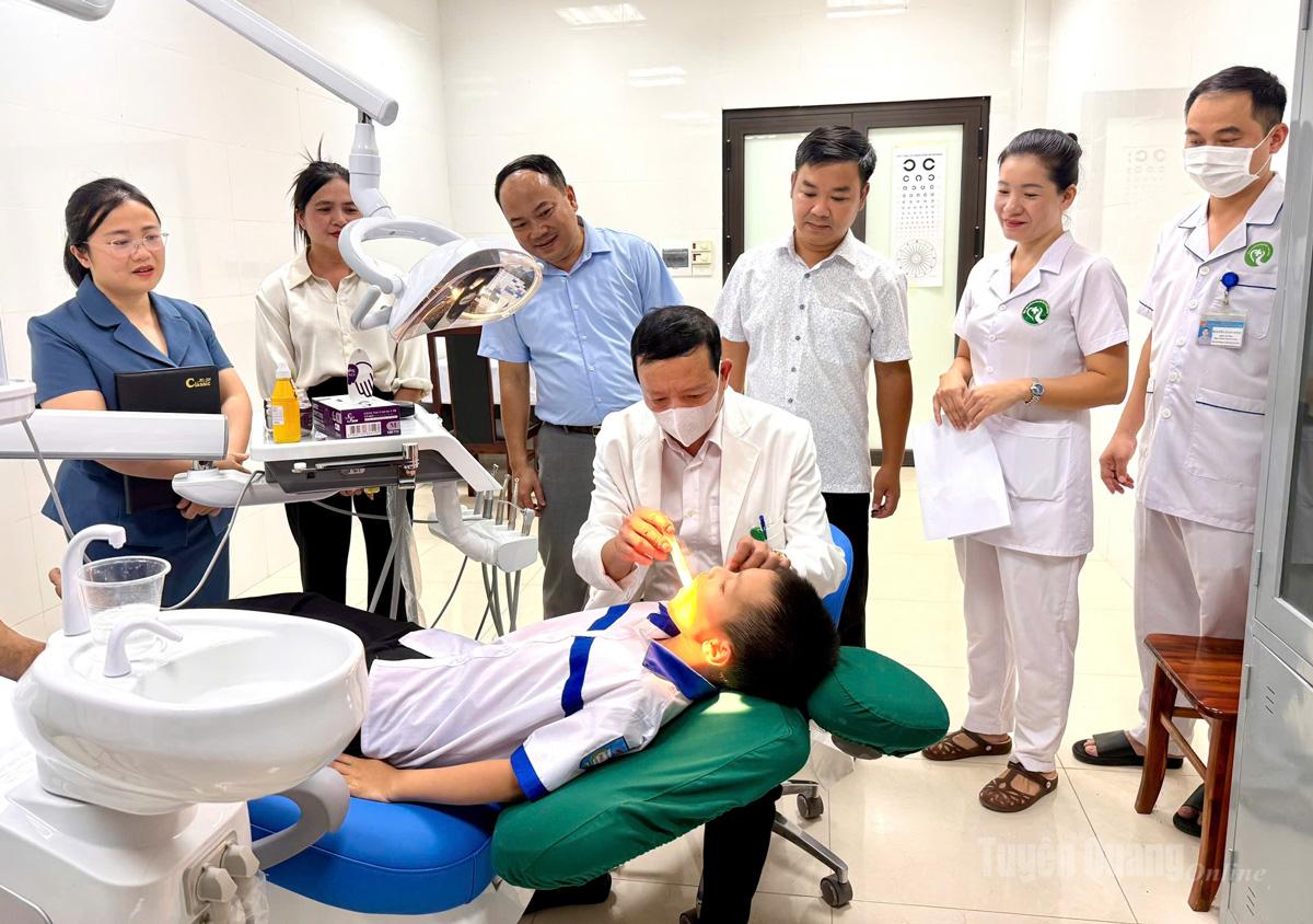 Bệnh viện Suối khoáng Mỹ Lâm khám sức khỏe định kỳ cho 
học sinh trên địa bàn phường.