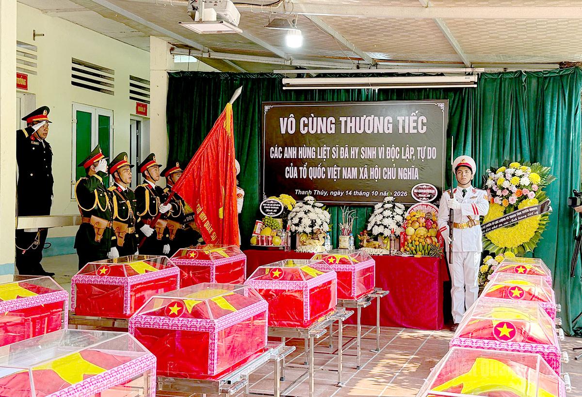Nghi lễ tiễn đưa các liệt sĩ. Ảnh: Thanh Hoài
