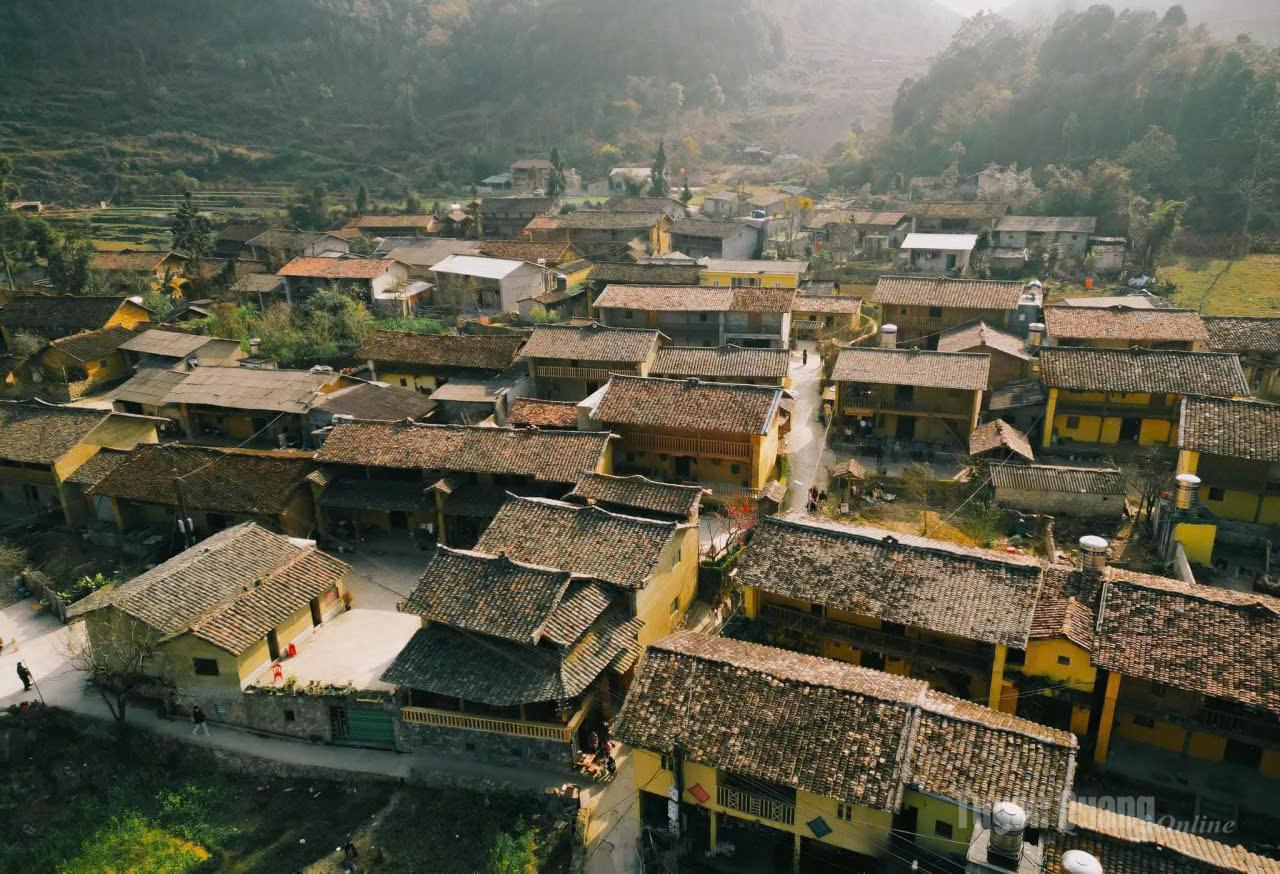 Làng Văn hóa du lịch cộng đồng thôn Lô Lô Chải, xã Lũng Cú giữ nguyên những ngôi nhà trình tường truyền thống.