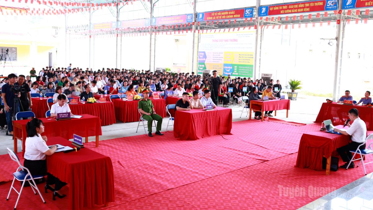 Các lực lượng chức năng thực hiện các nội dung xét xử tại Phiên tòa giả định.