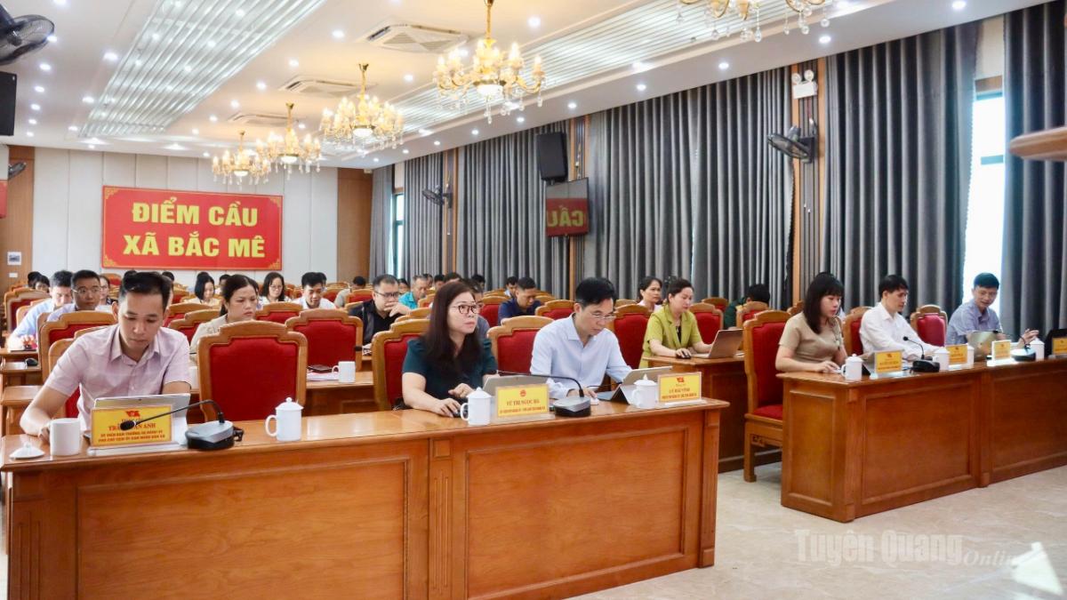 Các đại biểu dự Hội nghị trực tuyến tại điểm cầu xã Bắc Mê.