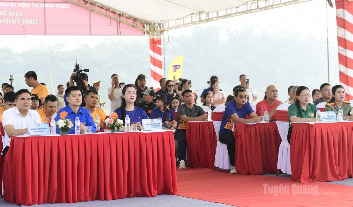 Đại biểu dự chương trình.