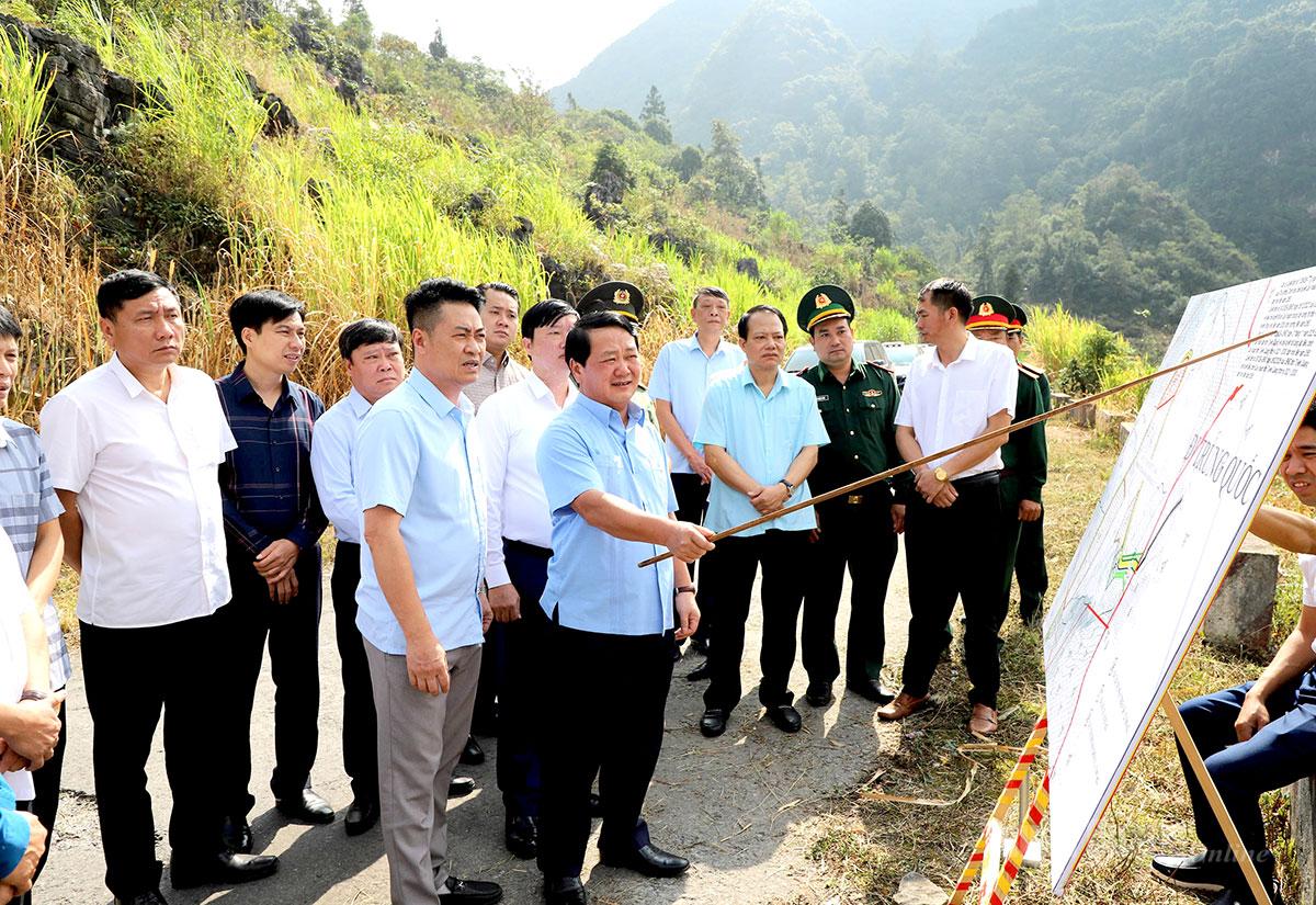 Bí thư Tỉnh ủy Hầu A Lềnh kiểm tra quy hoạch khu vực Cửa khẩu Phó Bảng.
