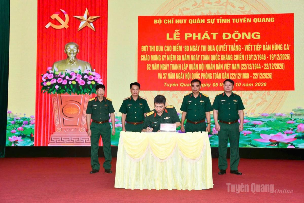Các cơ quan Bộ CHQS tỉnh ký kết giao ước thi đua.